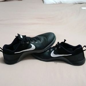 Nike Flywire Tennis Shoes